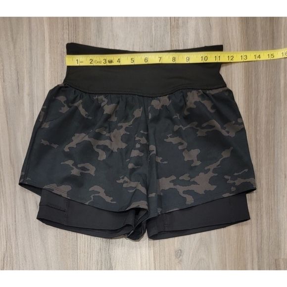 SPANX Cammo get moving shorts athletics lined - Picture 2 of 8